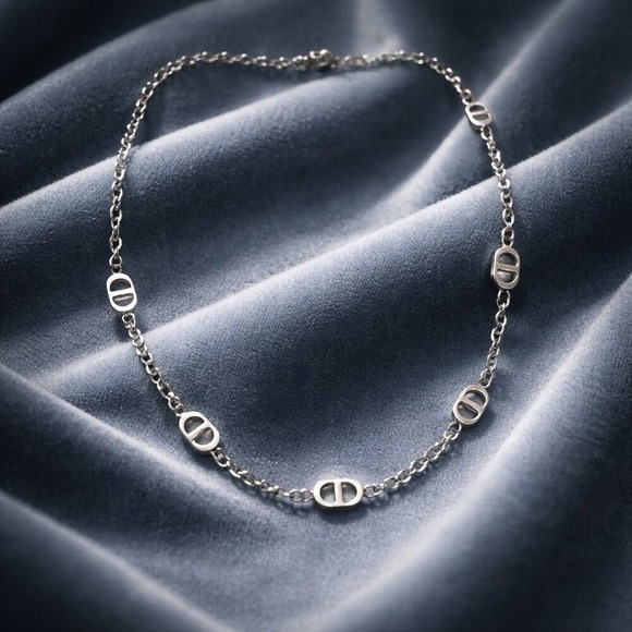 Savvy Findings Jewelry - Silver Link Station Necklace | Stainless Steel | 16–18" | Boutique